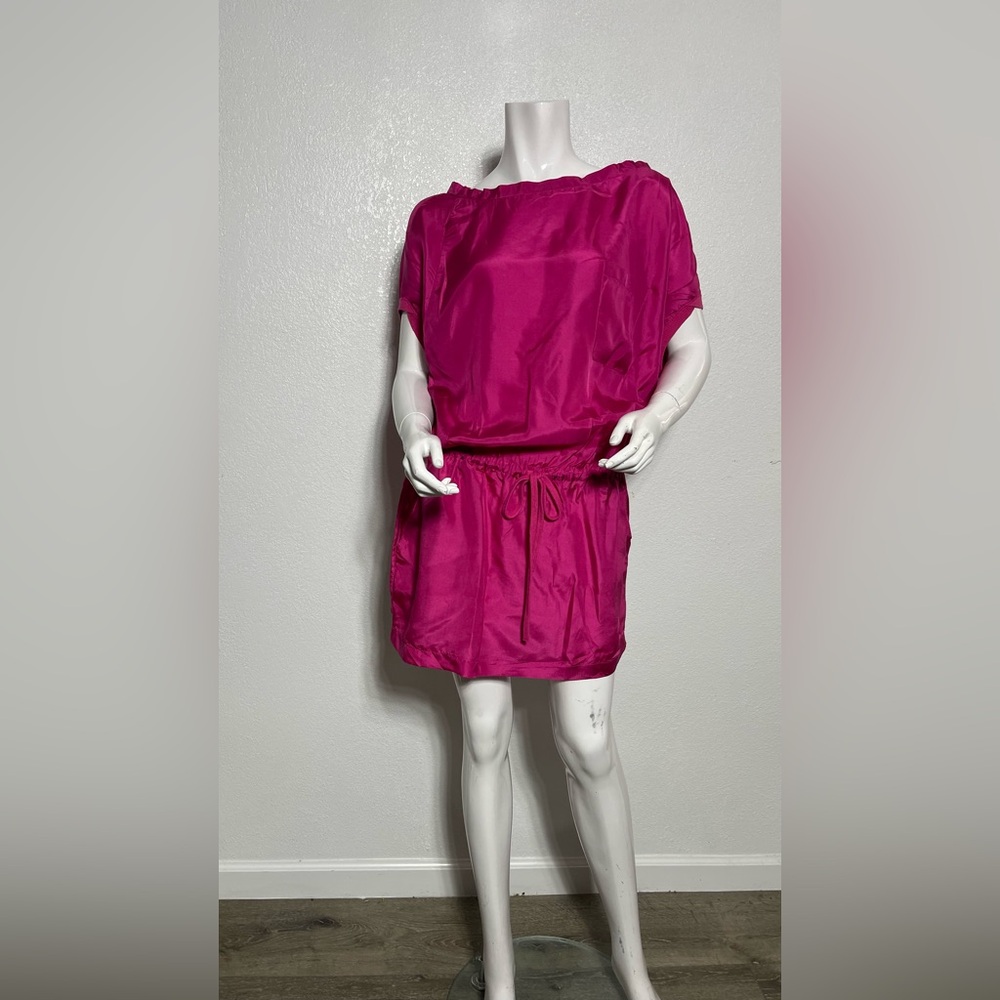 💯 silk Vanessa Bruno Pink Mini Dress with Cowl Neck and Dolman Sleeves